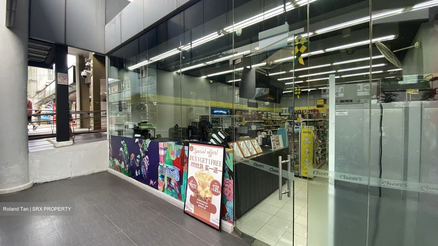 Ang Mo Kio (amk) Hub (D20), Retail #561355801
